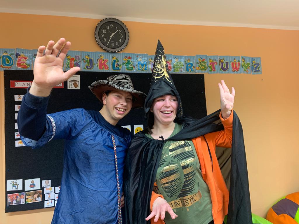 Zajęcia w świetlicy szkolnej: Międzynarodowy Dzień Postaci z Bajek